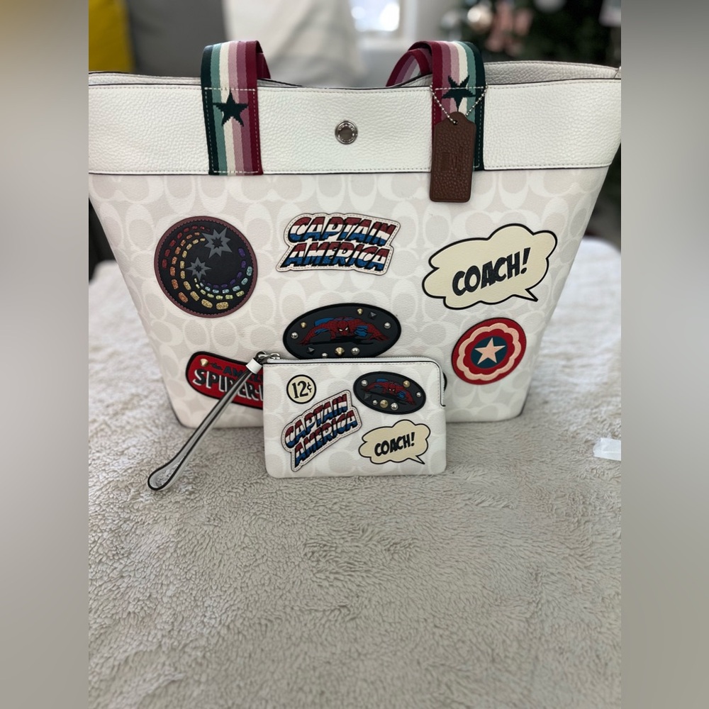 COACH │ Bundle Marvel Jes Tote & wristlet In Signature Canvas With Patches